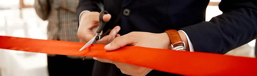 Imagen figurativa de una apertura de un local comercial.